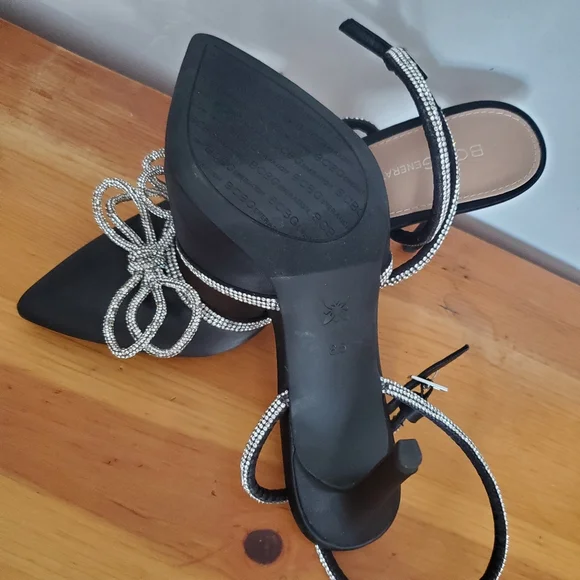 BCBGeneration Black Heels with Silver Bow Accents Size 8.5 - Picture 4 of 5